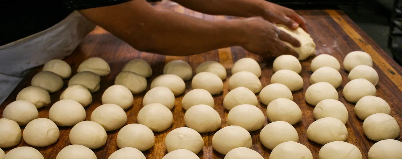 Produzione artigianale pane fresco